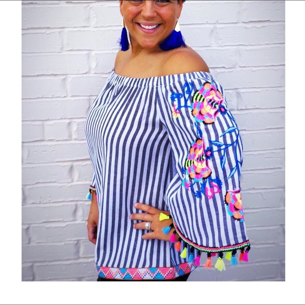 NWT embroidered black and white top